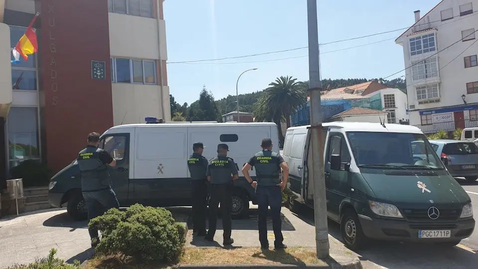 A Garda Civil nos Xulgados de Corcubion