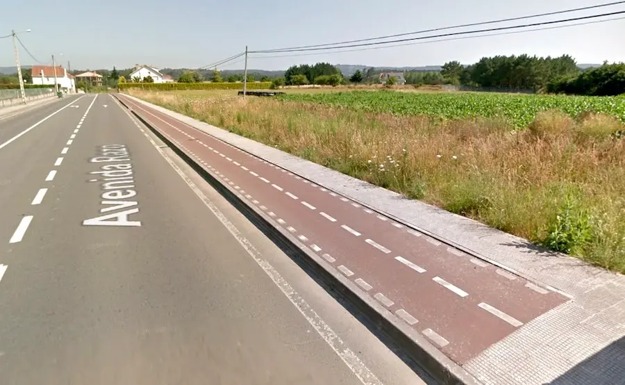 Carril Bici na estrada de razo