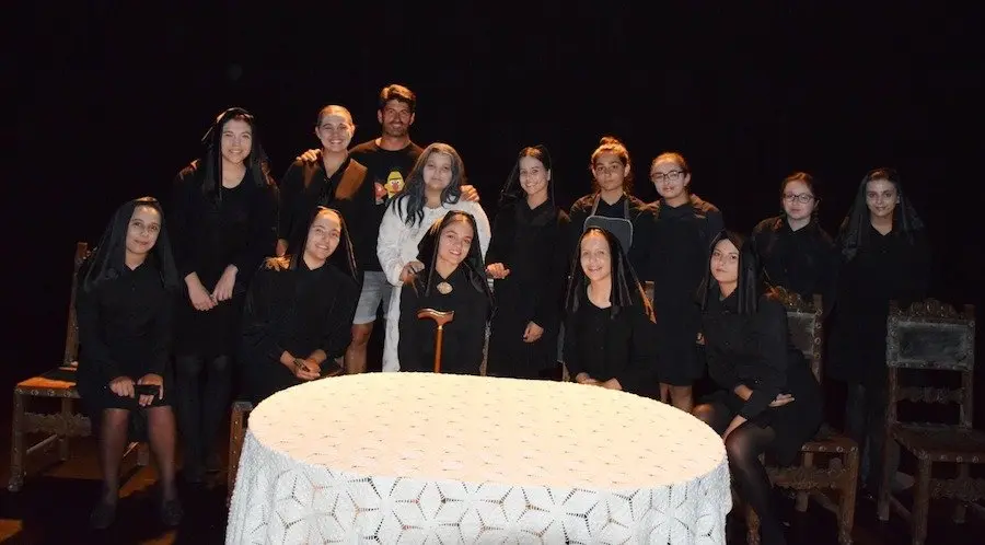 A Escola Municipal de teatro de Cee na obra A Casa de ernarda Alba-Foto-Rafa Quintans