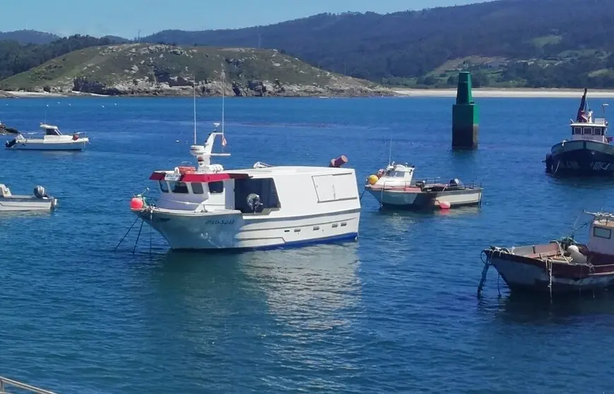 14 barcos de Corme unense a campana Upcycling the ocean