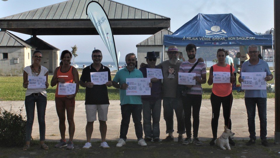 BNG protestando pola campana da Xunta contra o furtivismo na praia da Concha