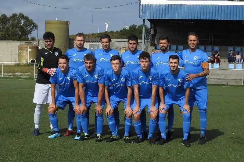 11 inicial do Corme ante o Sporting Zas. Foto: Fin Lema