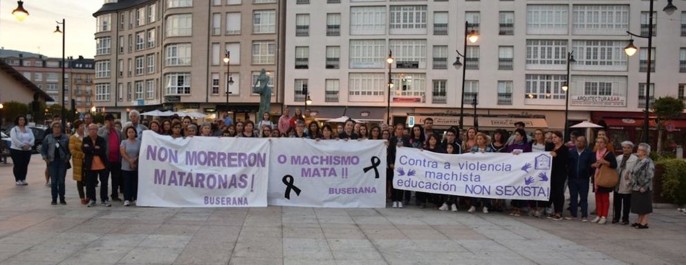 Concentracion en Cee da Buserana contra a violencia machista-Foto-Rafa QUintans