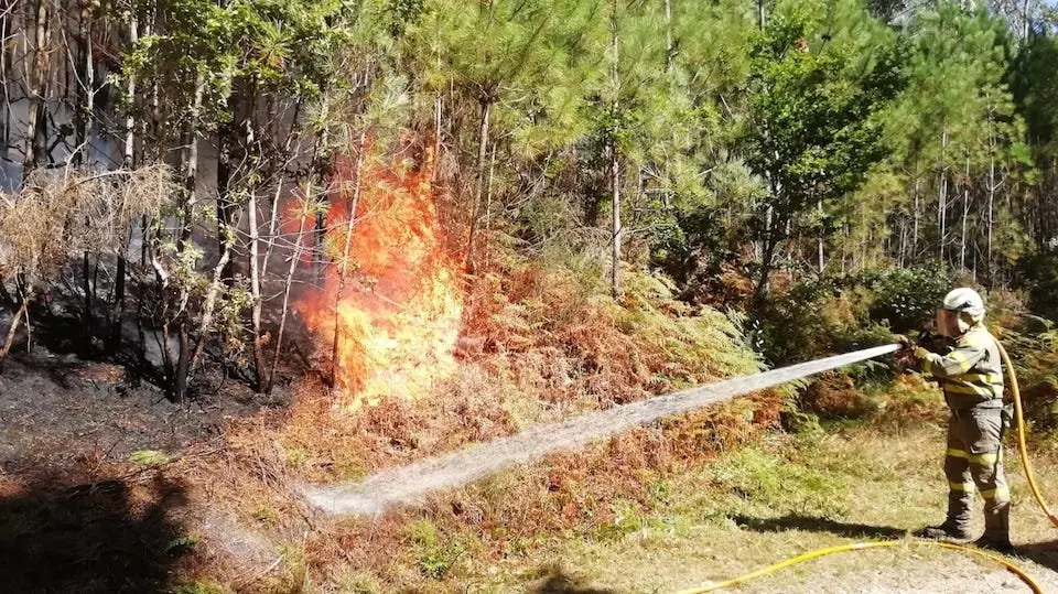 Imaxe do incendio da semana pasada en Fisterra-Foto-Rafa Quintans