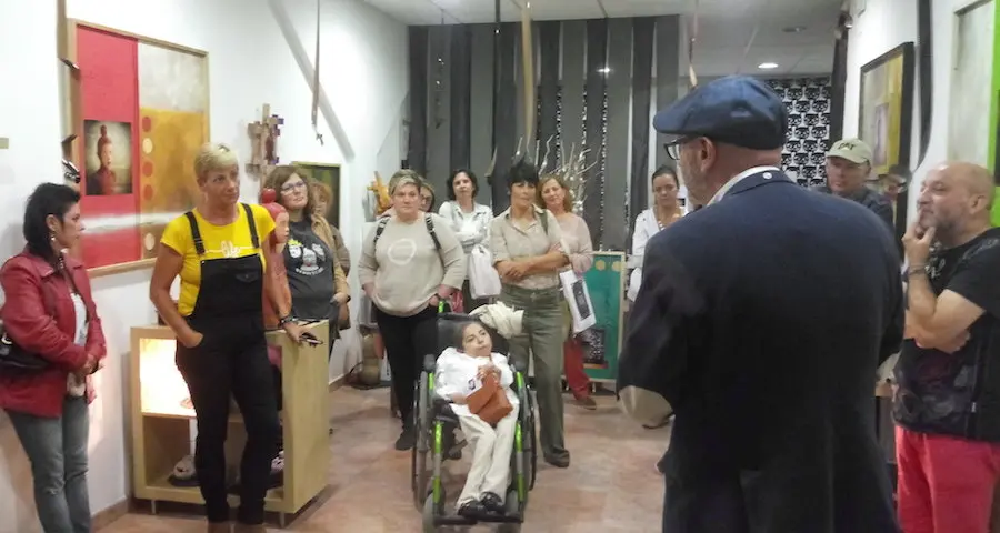 Eduardo Hermida inaugurando a sua expo na Galeria Garabato de Carballo