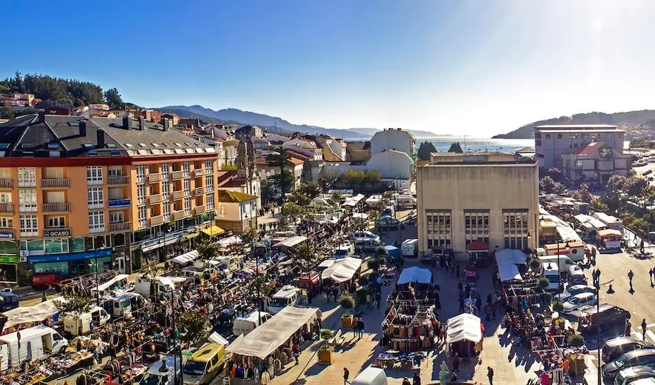 Mercadillo-dominical-en-Cee-Foto-Juandelux