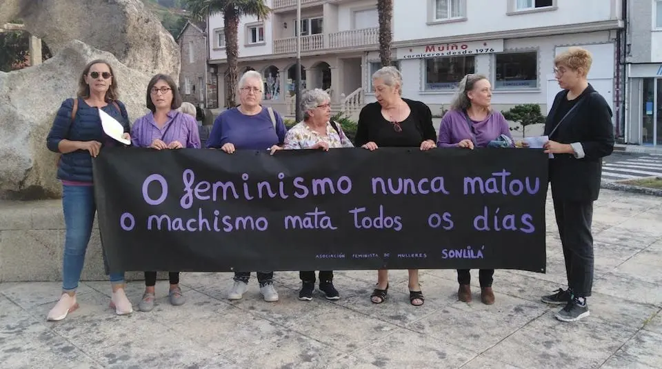 Algunhas das mulleres que forman a Asociacion Feminista Sonlila de Carnota