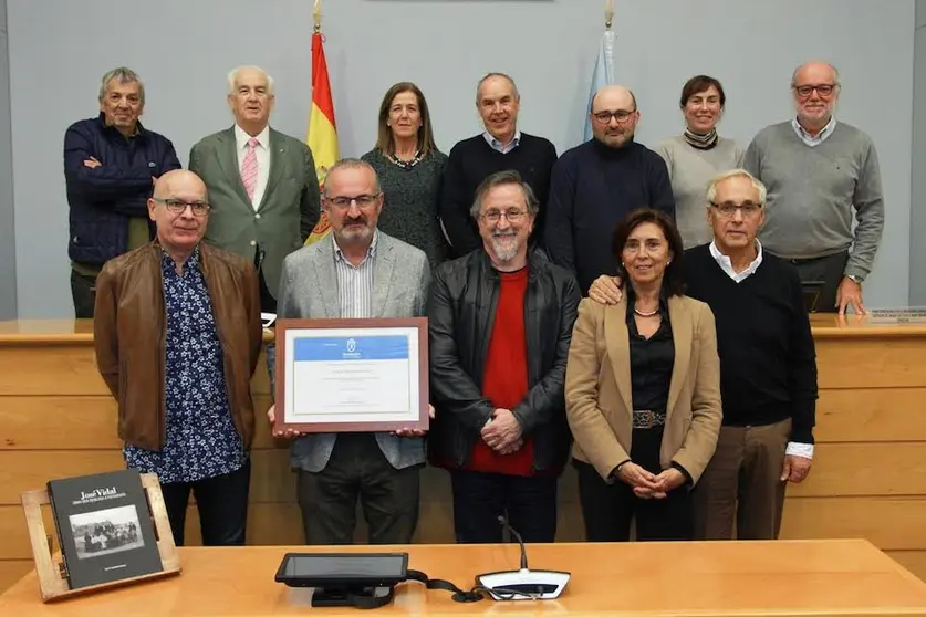 Entrega do Premio Fotografo Historico da Deputacion ao Concello de Laxe polo Arquivo Vidal