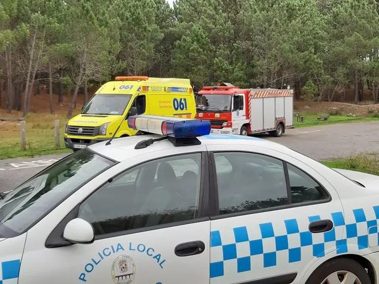 Medios mobilizados en Corme por unha falsa alarm-Foto-Policia Local