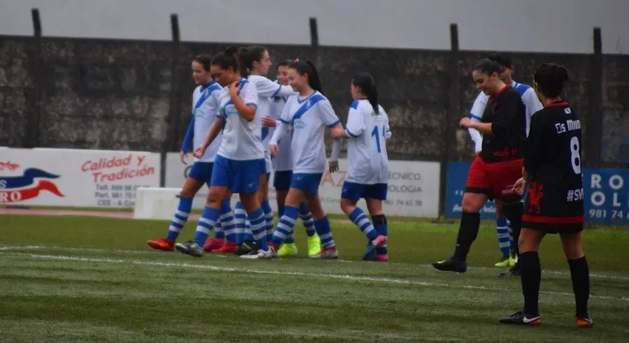 As xogadoras do Cee celebrando un gol ante As Miuds-Foto-Rafa Quintans