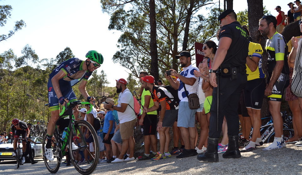 Imaxe de La Vuelta 2016 subindo ao Mirador do Ezaro-Foto_Rafa Quintans