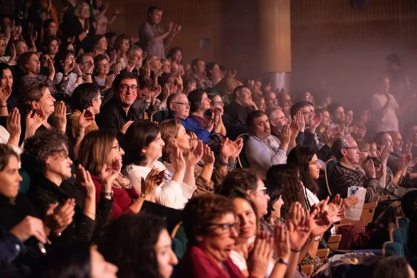 Publico ovacionando a Farina no FIOT-Foto-Criss Becerra