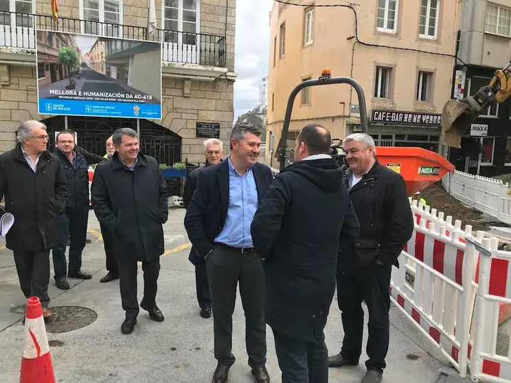 Visita institucional as obras de humanizacion da entrada de Malpica