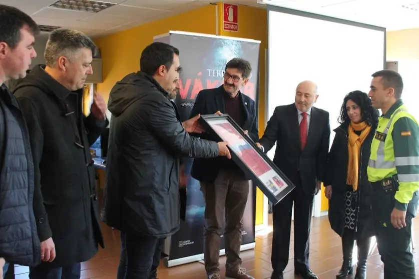 Víctor Muíño, Concelleiro de Vimianzo; Juan Manuel Saborido Moma, alcalde de Carnota; Iago Toba, alcalde de Muxía; Ezequiel Mosquera, de Emesports empresa organizadora do Gran Fondo; José Manuel Pequeño, alcalde de Dumbría; Francisco Javier Molano, teniente coronel jefe de la Agrupación; Javier Losada, Delegado do Goberno na Coruña, e Margarita Lamela, alcaldesa de Cee