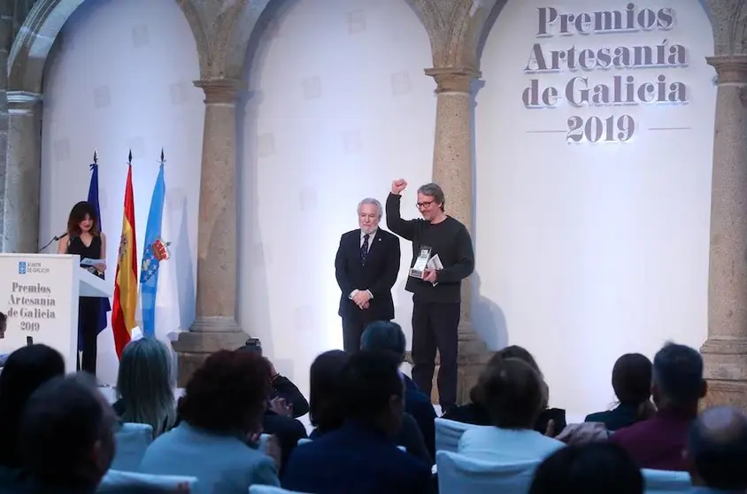 O conselleiro de Economía, Emprego e Industria, Francisco Conde, asiste á gala dos Premios Artesanía de Galicia 2019.