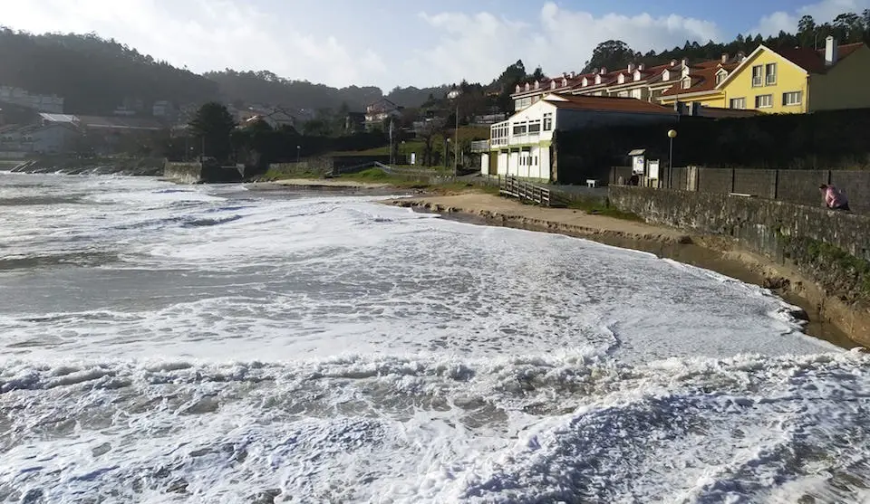 Temporal Fabien na praia de Quenxe-Corcubion