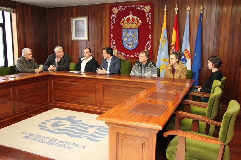 Imaxe da visita institucional do presidente da Deputación Provincial da Coruña en Malpica.