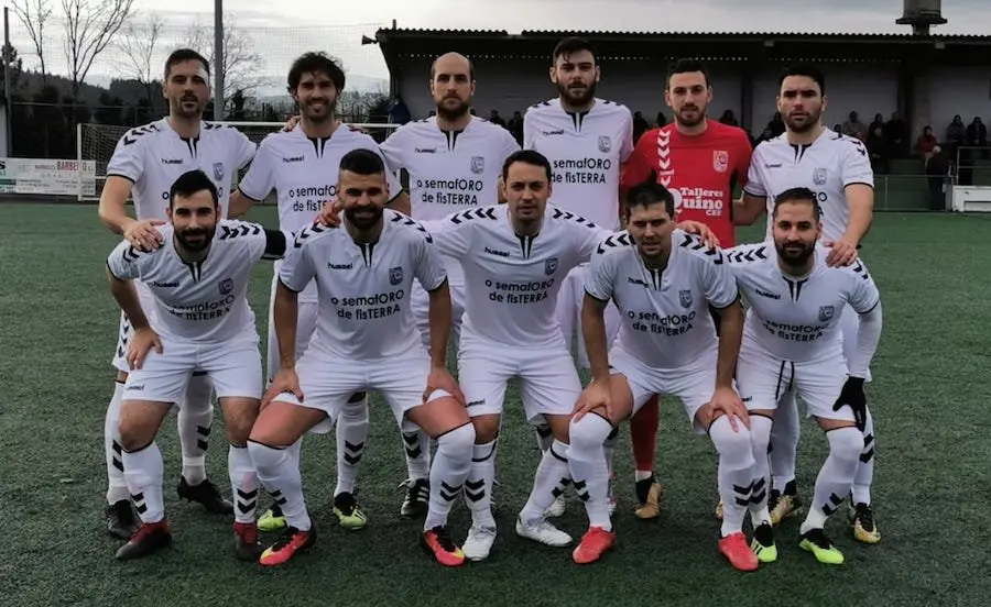 11 do Fisterra de blanco en San Tirso