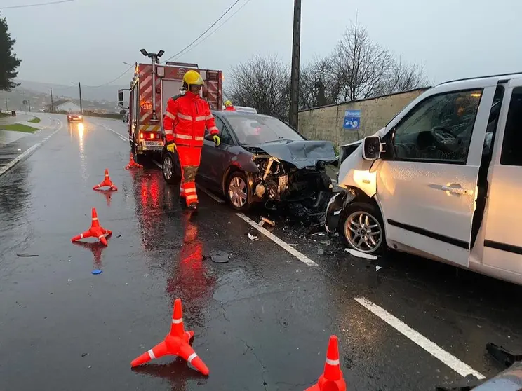 Accidente frontal en Cesullas-Cabana