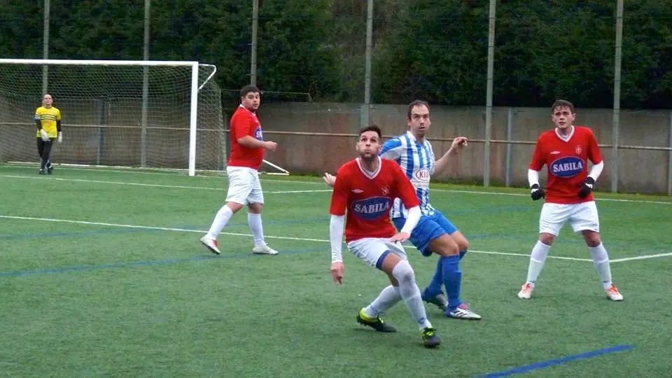 O Montelouro deu un paso no Cubaleiro ante o UD Corcubion-Foto-Edu Olveira