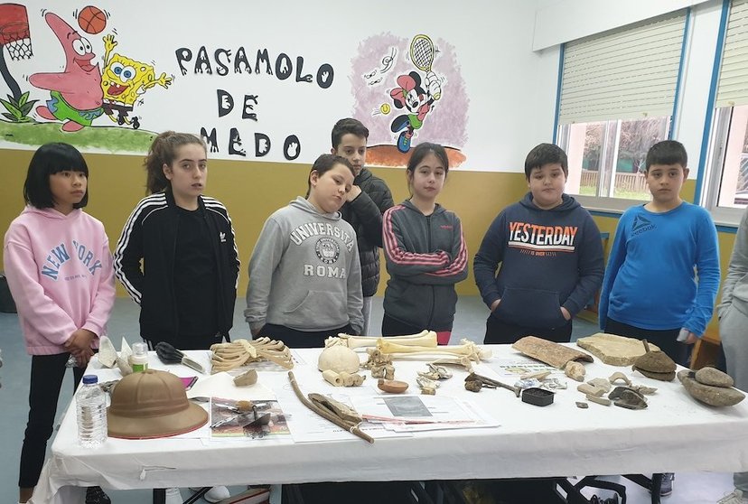 Arqueoloxia no Semana da Convivencia no CEIP Ramon Artaza de Muros