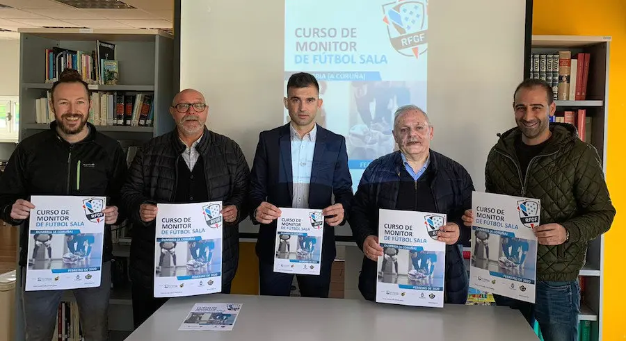 Na presentación oficial do curso que tivo lugar este luns estiveron presentes Iván Pequeño, concelleiro de Deportes de Dumbría; Iván Cancela, presidente do Comité Galego de Adestradores e director da Escola Galega de Adestradores; Manolo Corredoira, delegado da RFGF na Coruña e na Costa; e Fran Toba, coordinador do Fisober FS.