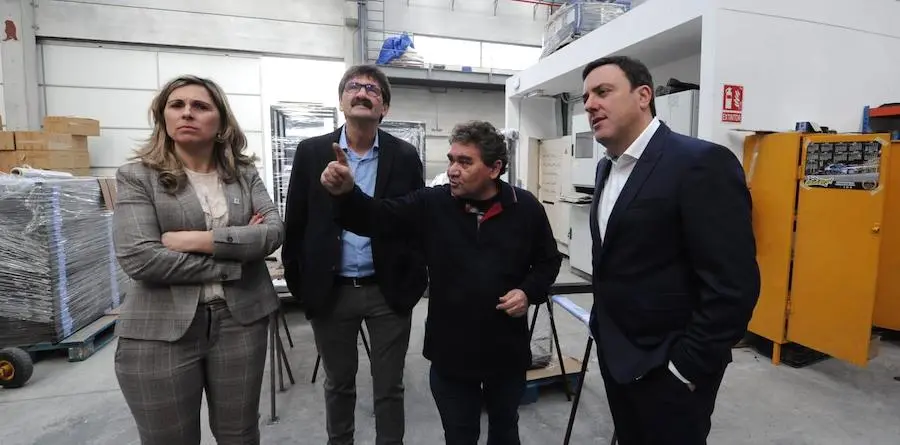 Visita institucional a Gerca a empresa de Vimianzo