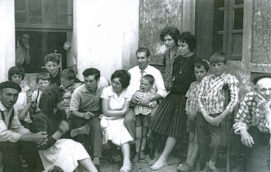 Un animado grupo nunha tarde de festa na Picota de 1962