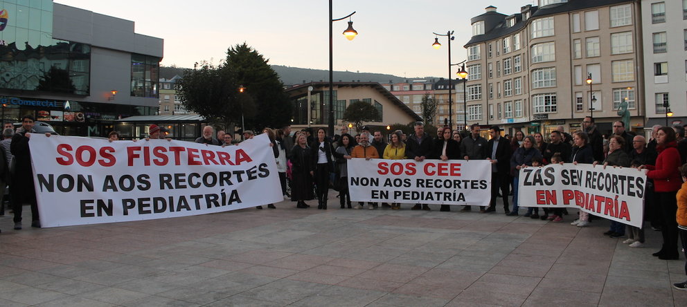 Manifestacion contra os recortes en pediatria-Foto-Paula Castineira pan