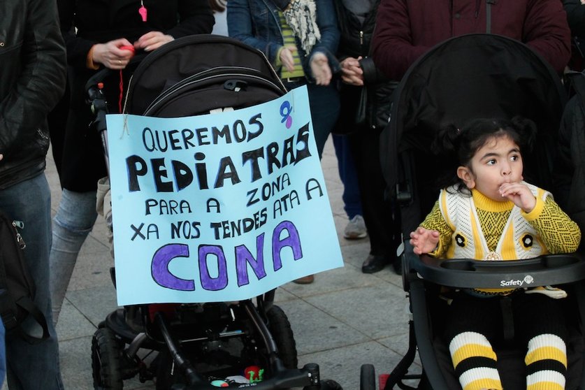 Manifestacion contra os recortes en pediatria-Foto-Paula Castineira 2