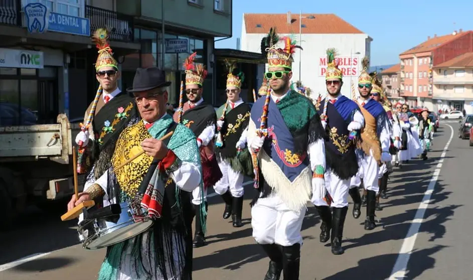 Os Entruideiros de ARcos xuntaron a todo o Exercito dos Panos no Entruido de Mazaricos