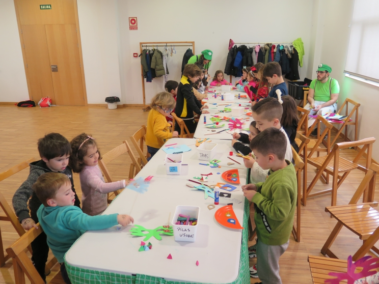 Así estiveron os rapaces no obradoiro infantil de entroido da Laracha.