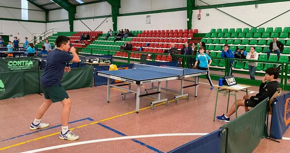 Concentracion de tenis de mesa escolar en Cee