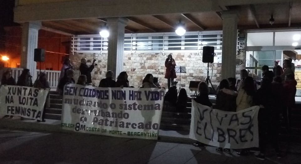 Manifestacion polo 8M en Vimianzo coas Curandeiras 2