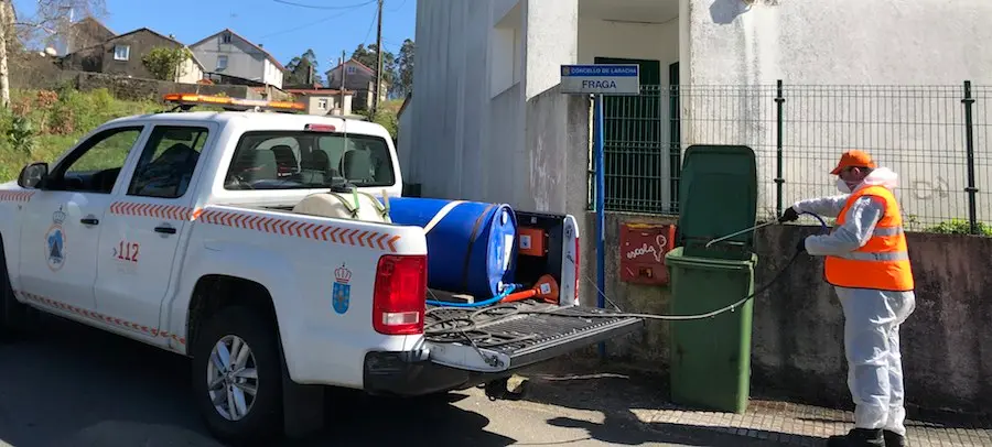 Protección Civil desinfectando en A Fraga-Laracha