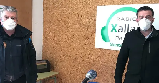 Alcalde de Santa Comba na radio municipal