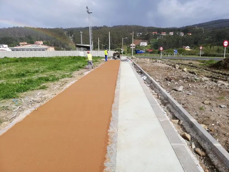 Obras na senda do Cabo da Area en Laxe