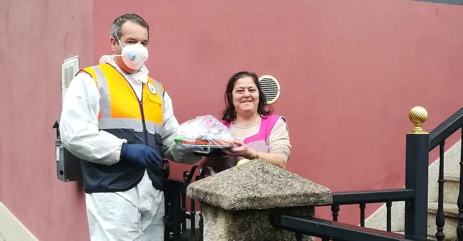 Entrega MATERIAL escolar en Carnes