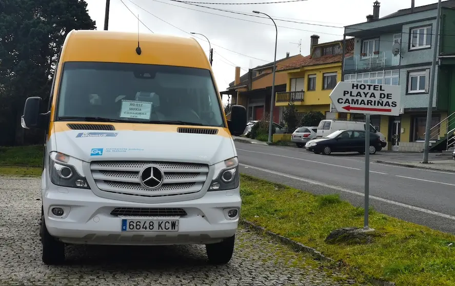 Un autobus de Monbu en Camarinas