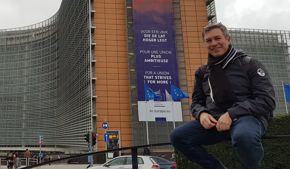 Jacobo Santos nunha das viaxes a Bruxelas cos euroembaixadoresdo IES Pedra da Aguia