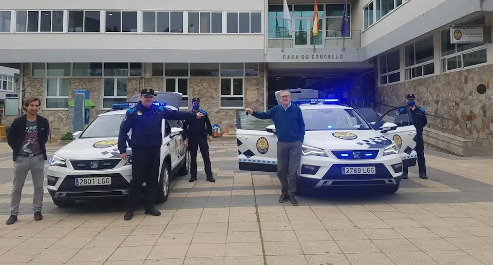 Carballo entrega_coches_policia