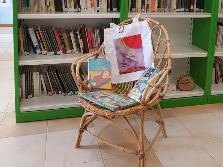 A Biblioteca de Coristanco regala unha bolsa de tela