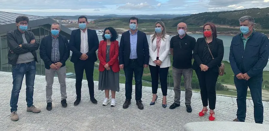 Gonzalo Caballero cos alcaldesas socialistas da Costa da Morte no Parador de Muxia