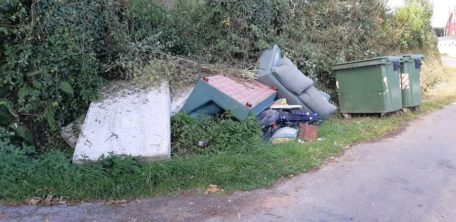  Vertido lixo Coiro-Laracha