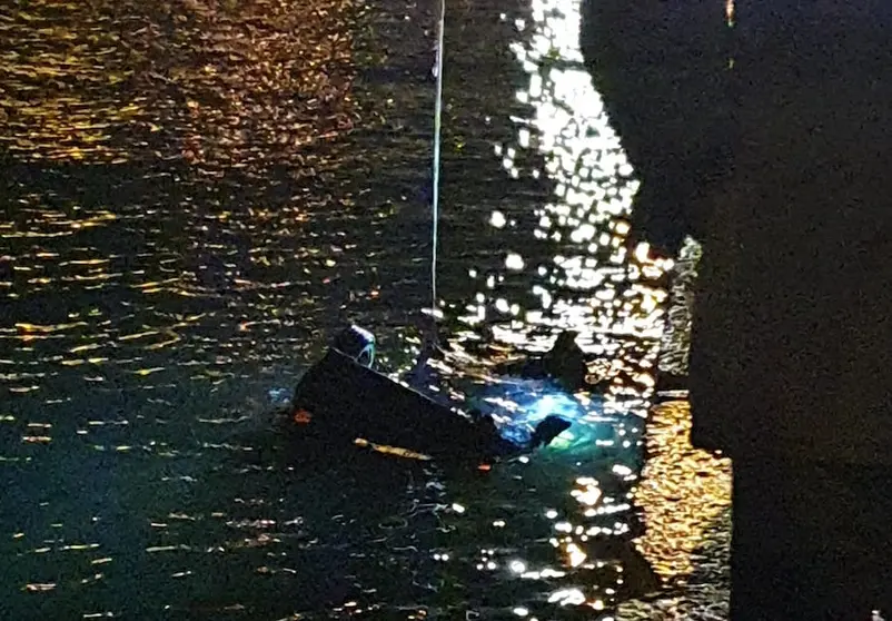 Coche caeu ao mar no porto de Malpica