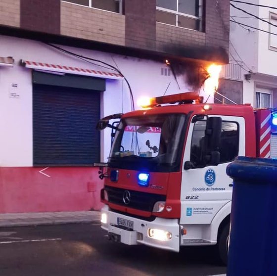 O Ges de Ponteceso sufoca un incendio urbano en Corme