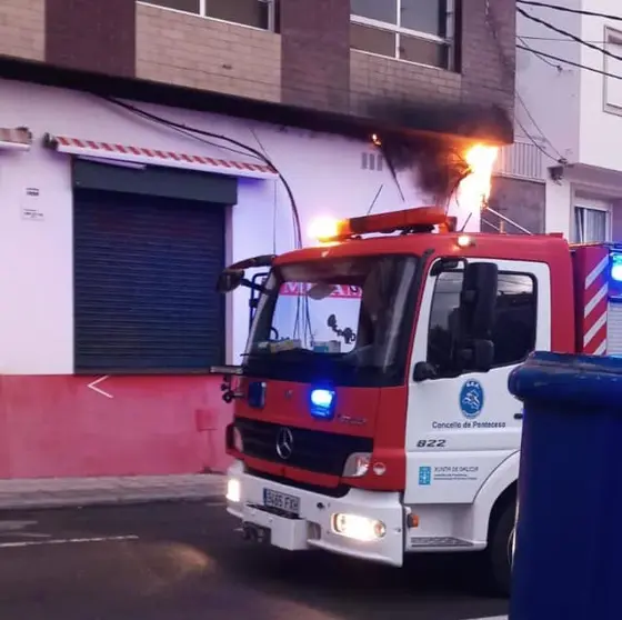 O Ges de Ponteceso sufoca un incendio urbano en Corme