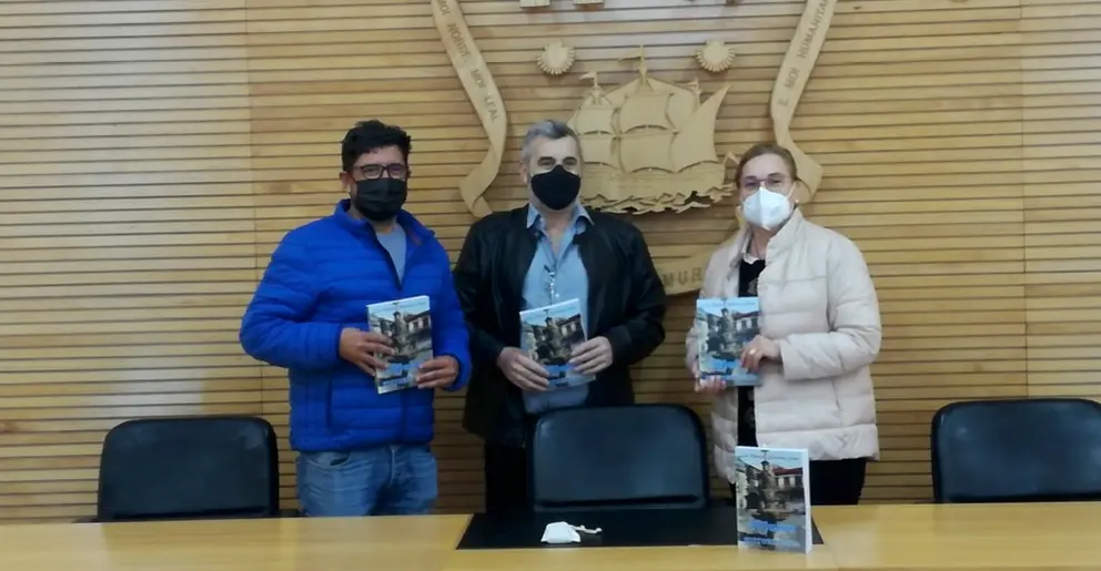 donación obra J M Bermúdez as Bibliotecas de Muros