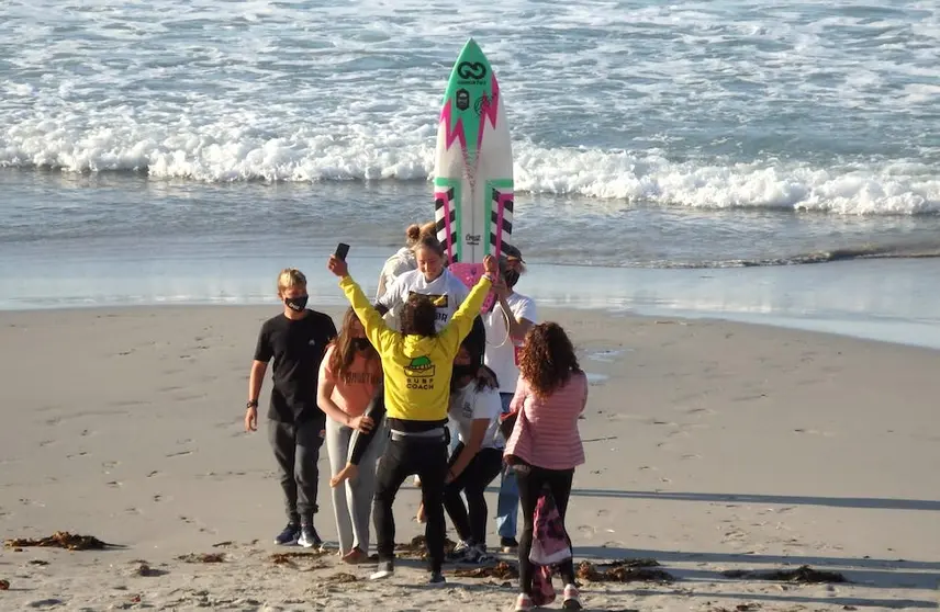 Paula Toja campiona galega xuvenil de surf