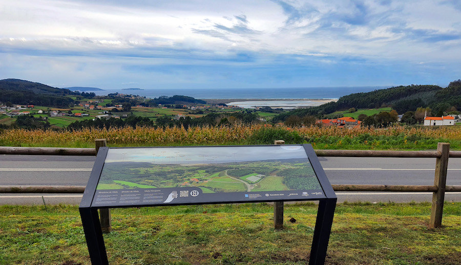 Iviewpoint Carballo-Galicia-mesa_panorámica no Miradoiro de Vilela